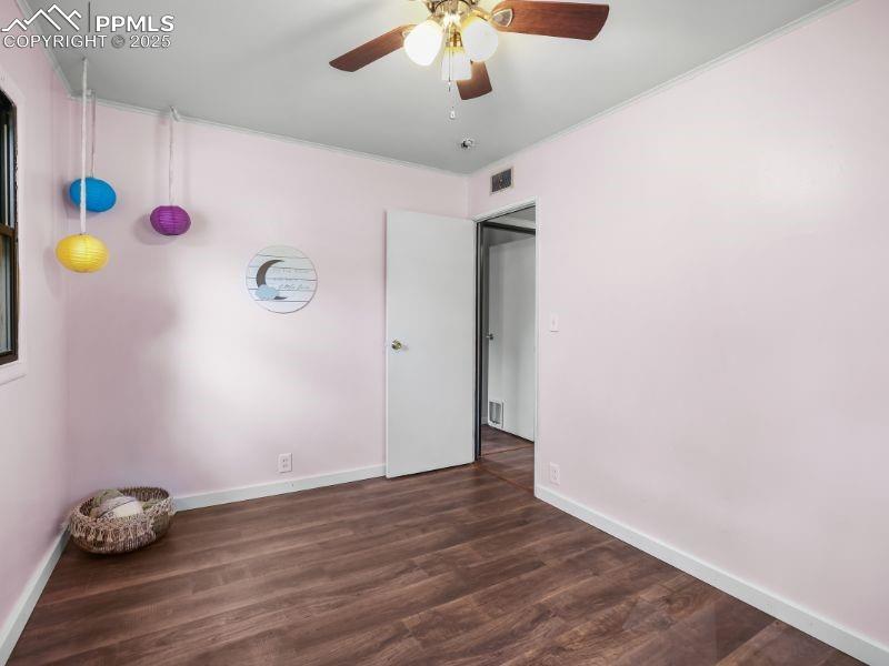 Image 17 of 28: Bedroom