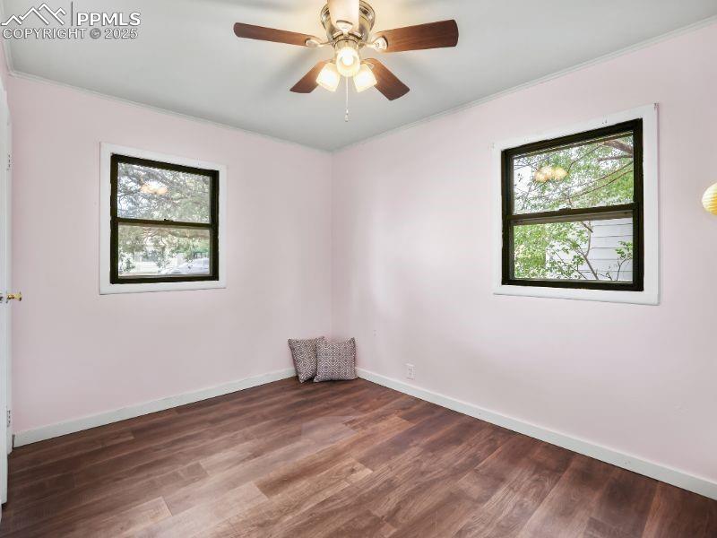 Image 18 of 28: Bedroom