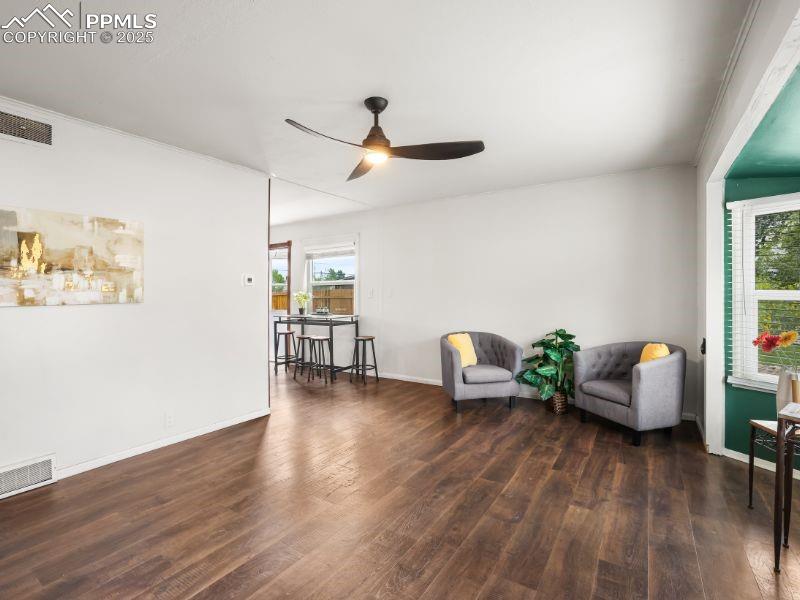 Image 4 of 28: Living Room