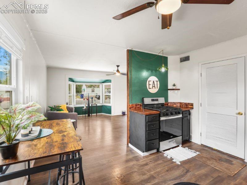 Image 6 of 28: Kitchen