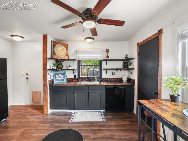 Image 8 of 28: Kitchen