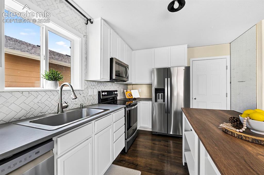 Image 12 of 36: stainless steel appliances