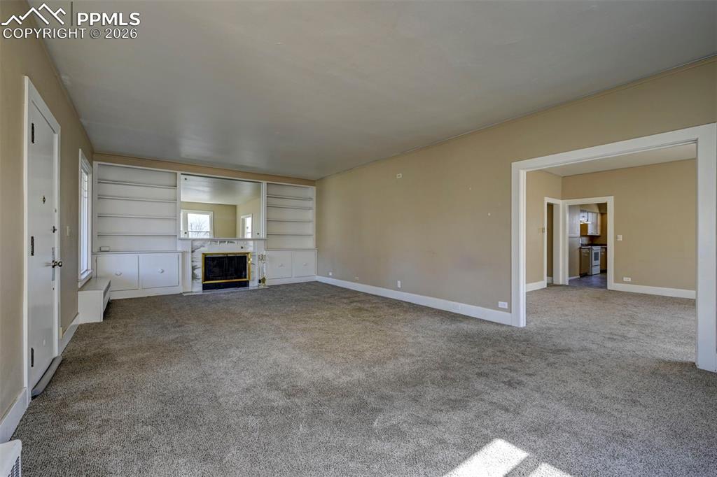 Image 10 of 50: Living Room