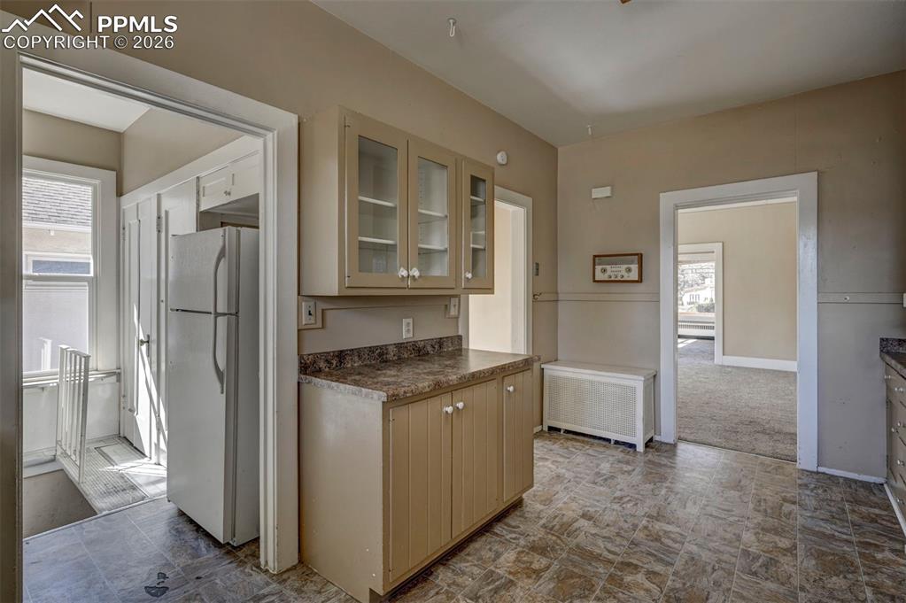 Image 18 of 50: Kitchen