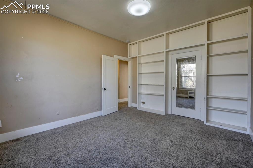 Image 22 of 50: secondary bedroom