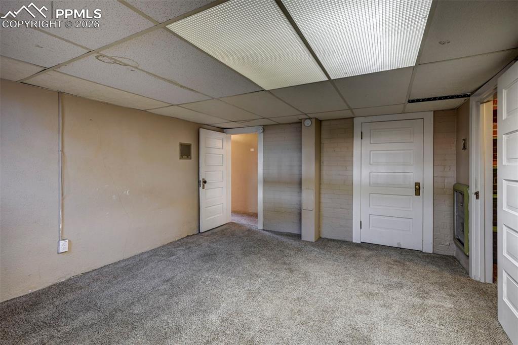 Image 38 of 50: Basement bedroom