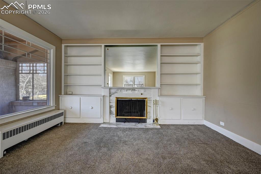 Image 6 of 50: Living Room