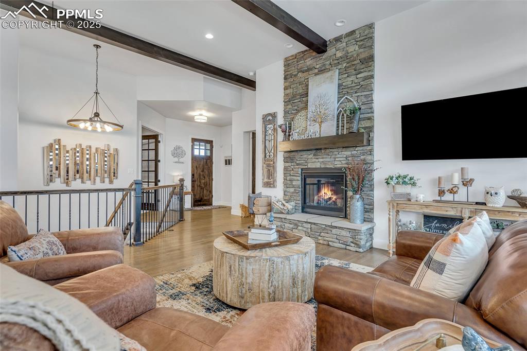 Image 10 of 50: Living Room