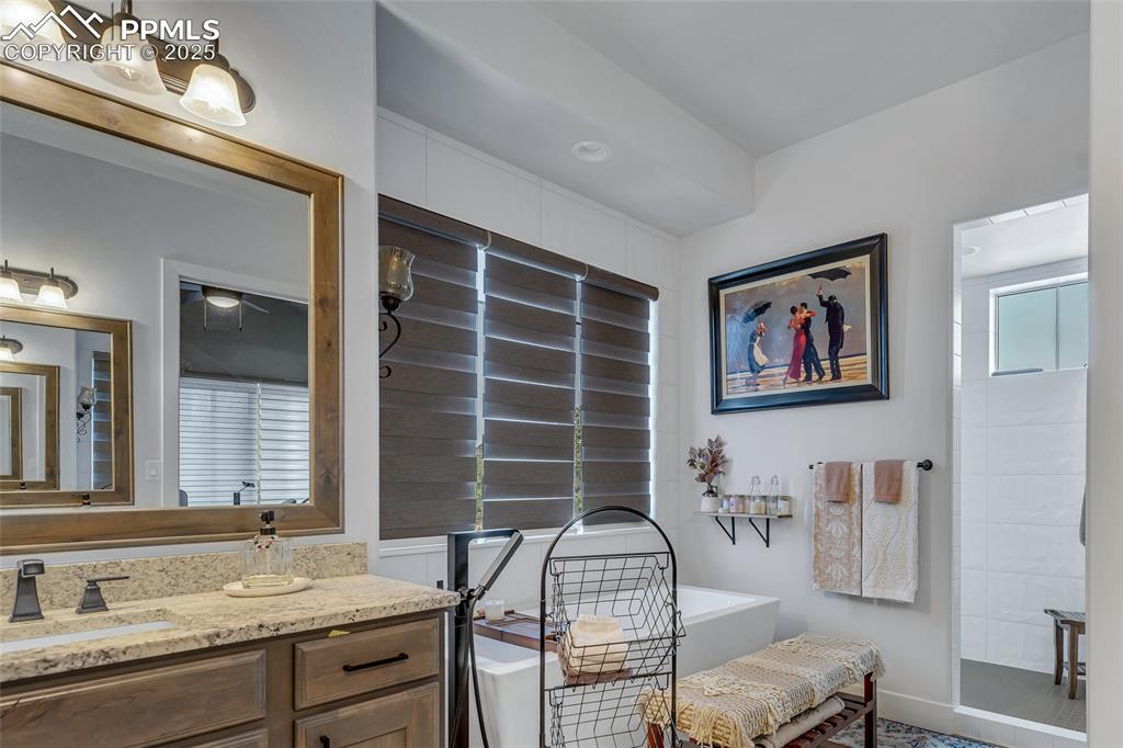 Image 25 of 50: Bathroom