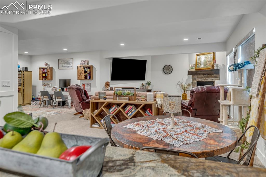 Image 29 of 50: Living Room