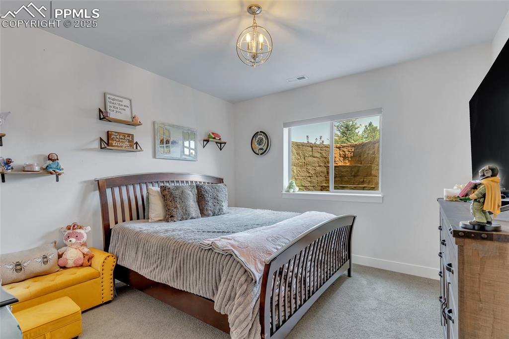 Image 36 of 50: Bedroom