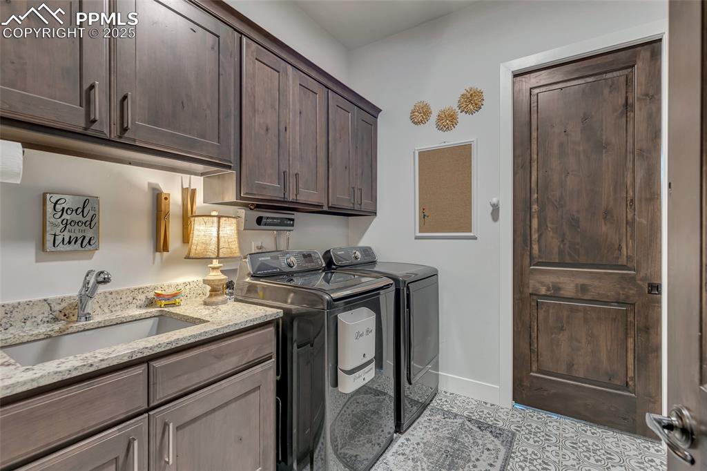 Image 41 of 50: Laundry