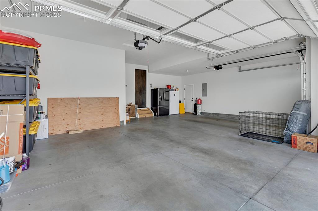 Image 42 of 50: Garage