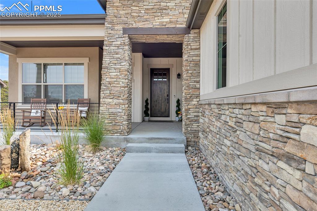 Image 5 of 50: Entry