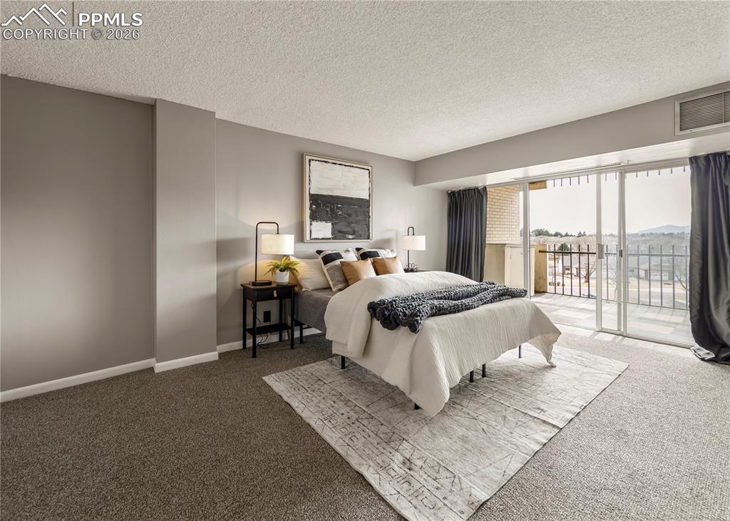 Image 17 of 31: Bedroom