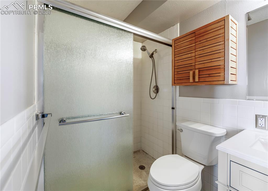 Image 21 of 31: Bathroom