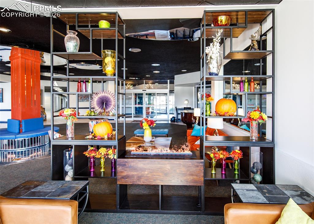 Image 29 of 31: Lobby