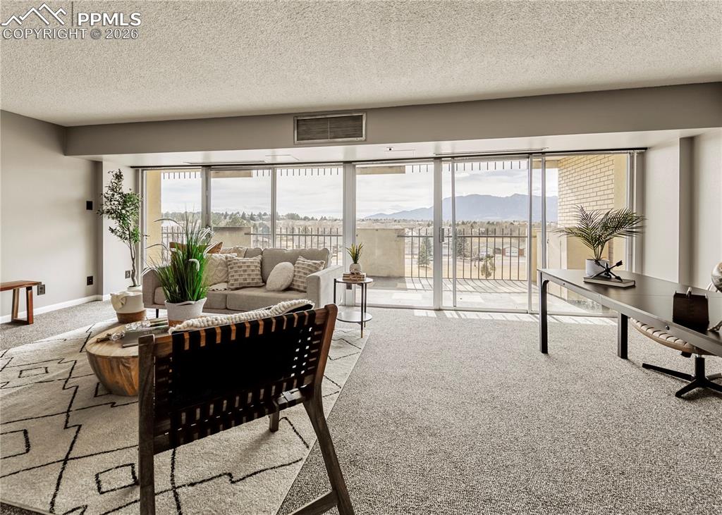 Image 5 of 31: Living Room