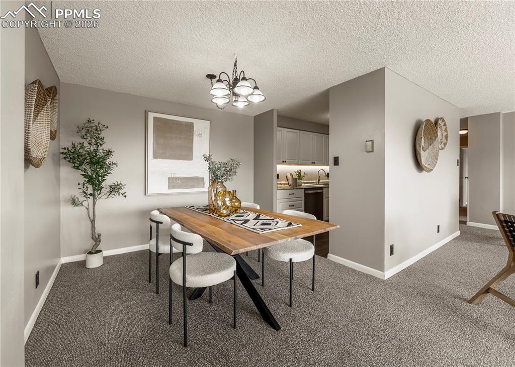 Image 8 of 31: Dining Area