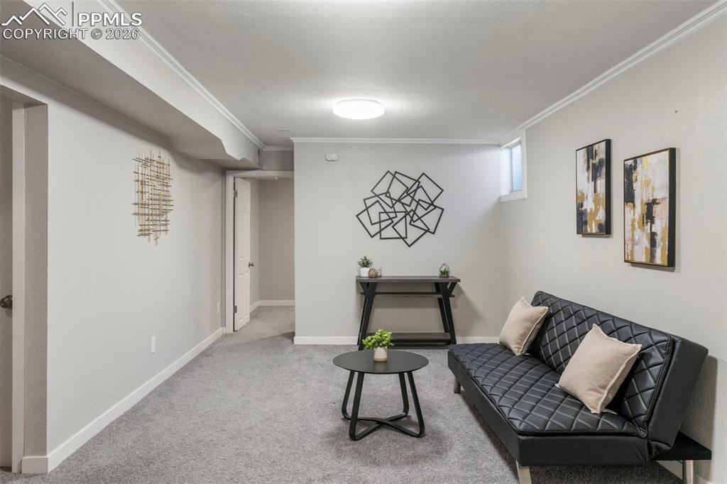 Image 18 of 26: Sitting Room