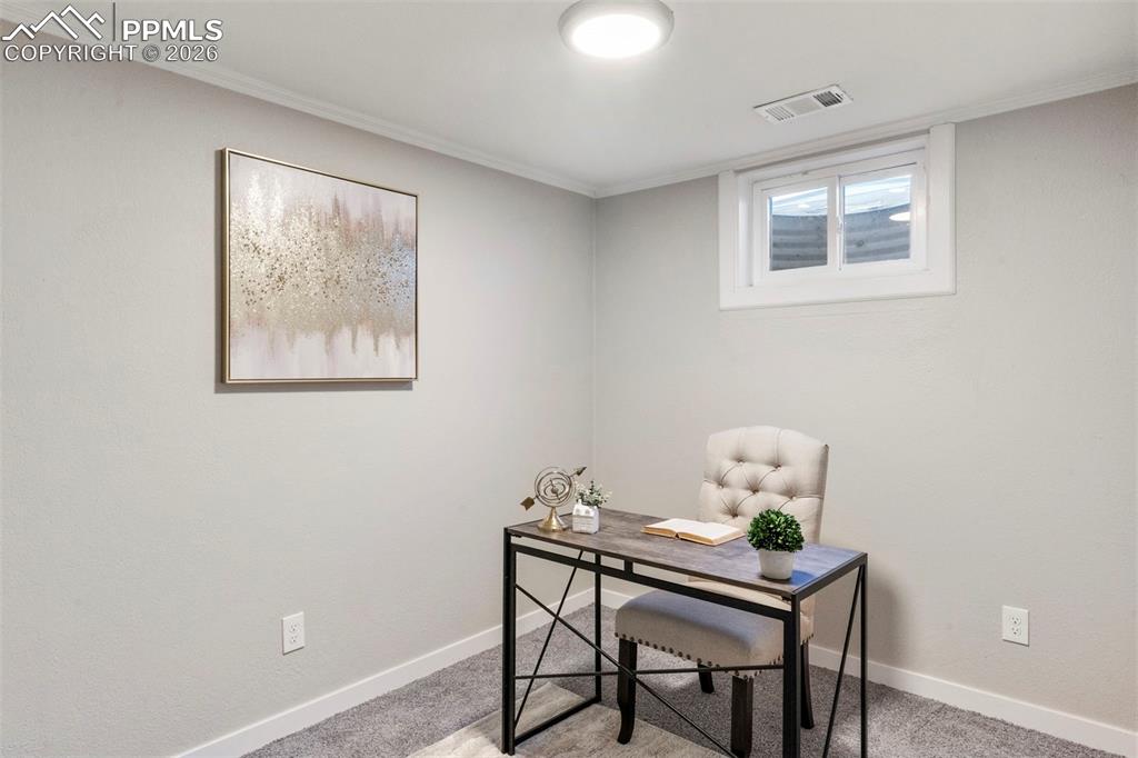 Image 19 of 26: Office