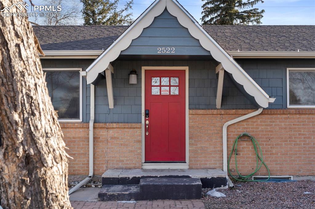 Image 3 of 26: Entry