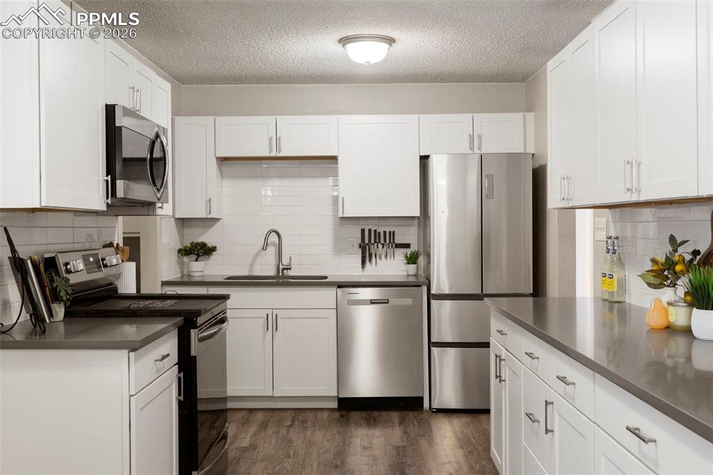 Image 6 of 26: Kitchen