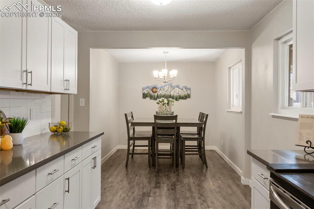 Image 7 of 26: Dining Area