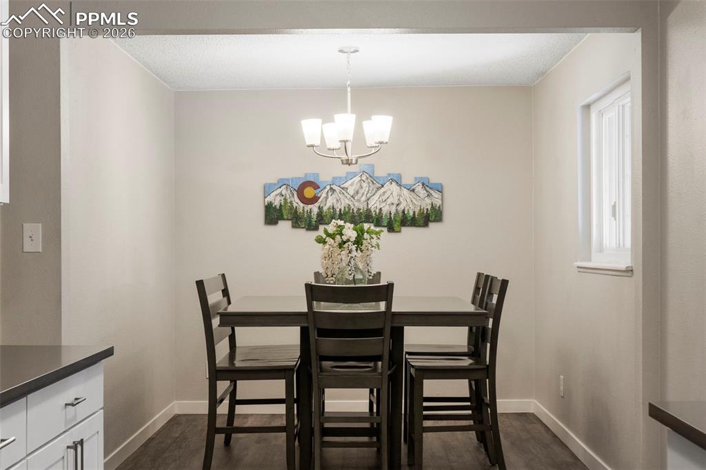 Image 8 of 26: Dining Area