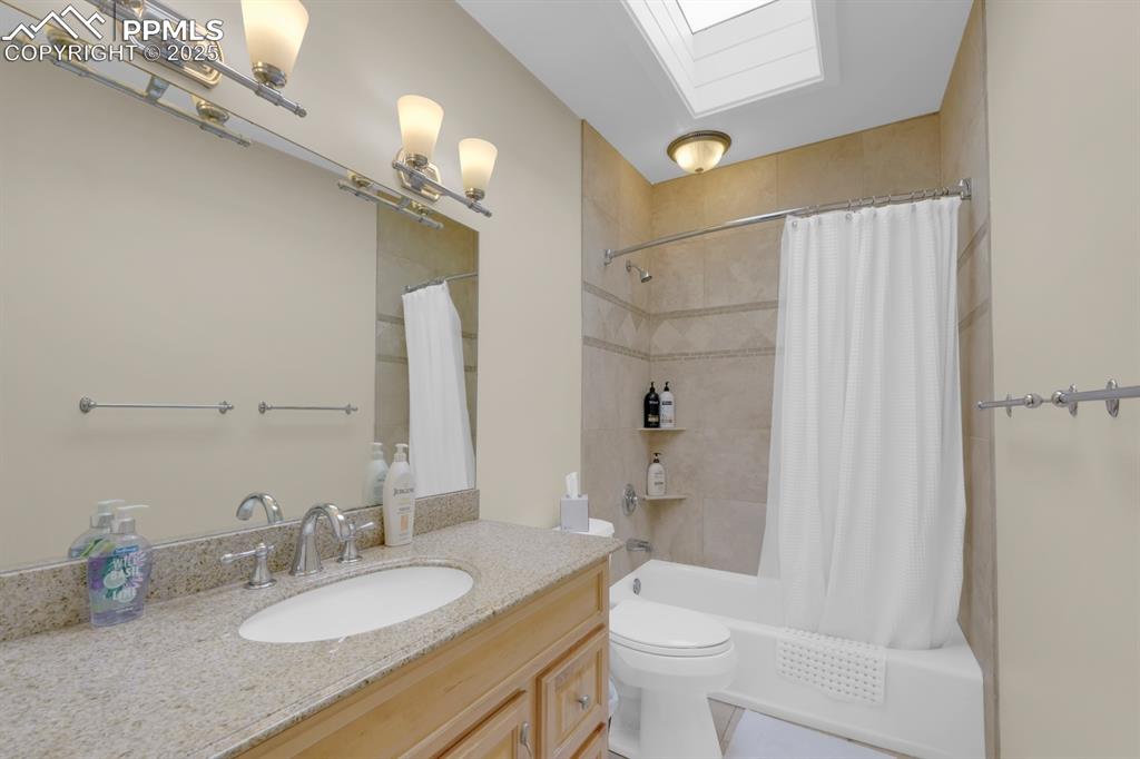 Image 33 of 43: Hall Full Bathroom w/ skylight