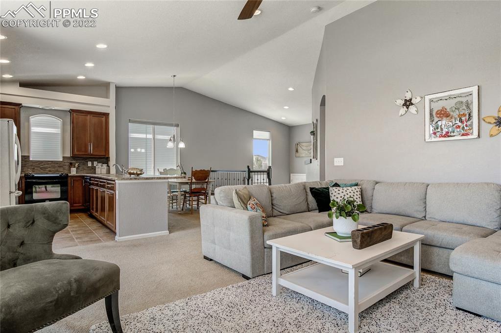 Listing 5618811, Image 10 of 27