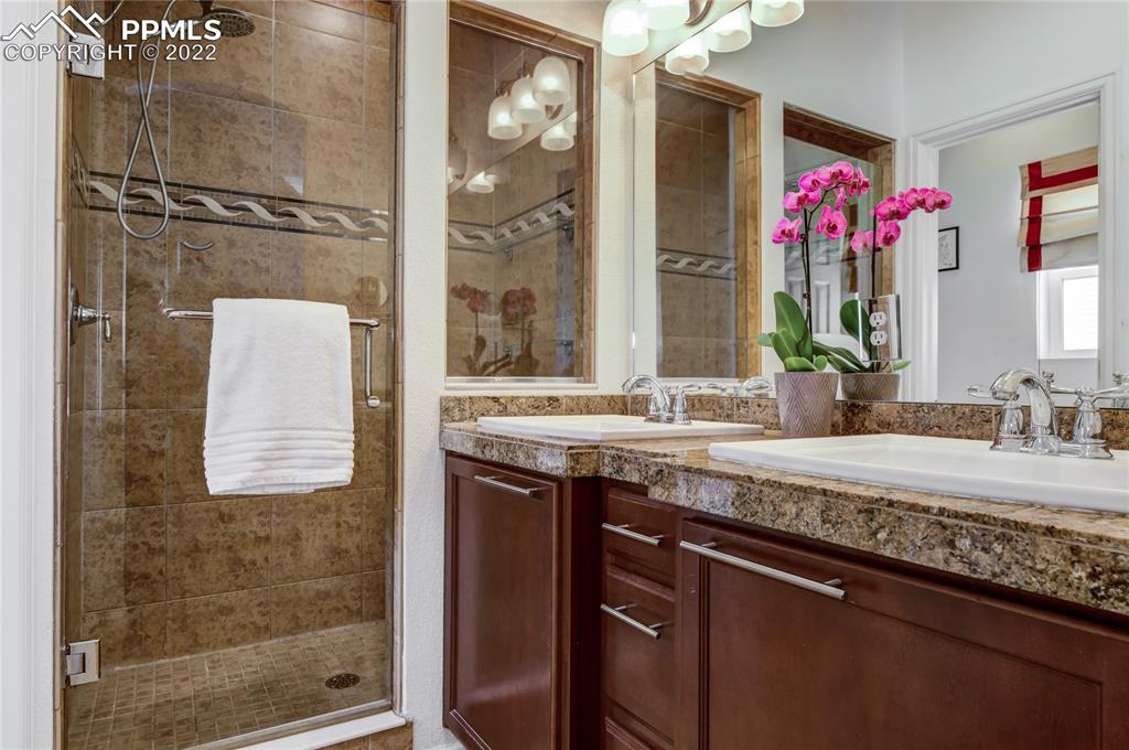 Listing 5618811, Image 16 of 27