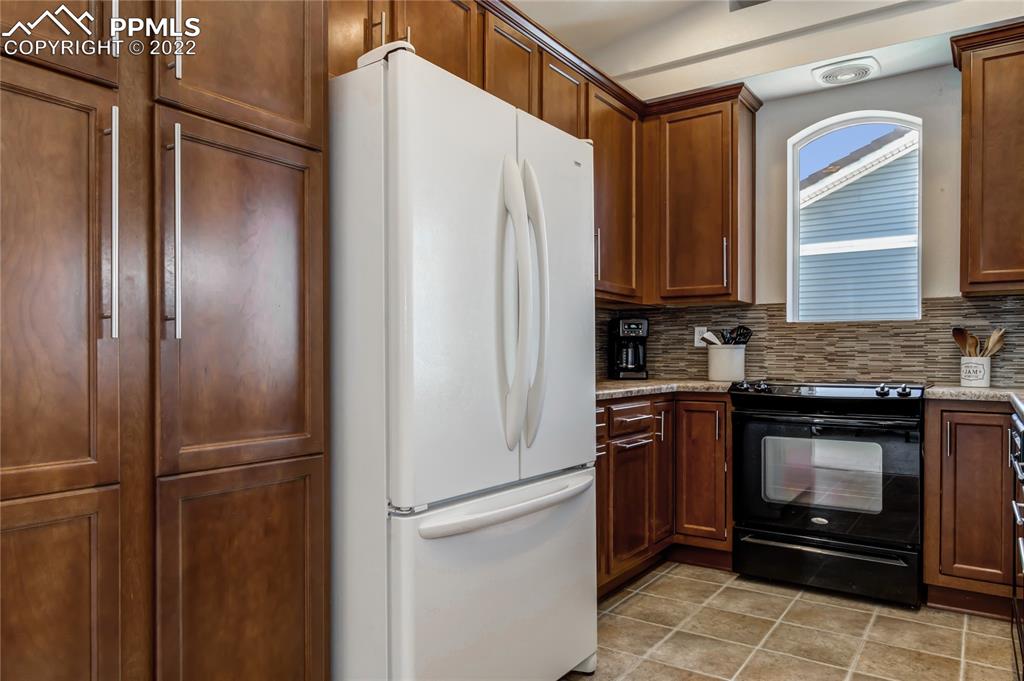 Listing 5618811, Image 9 of 27
