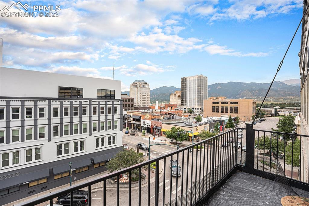 Image 11 of 11: Balcony