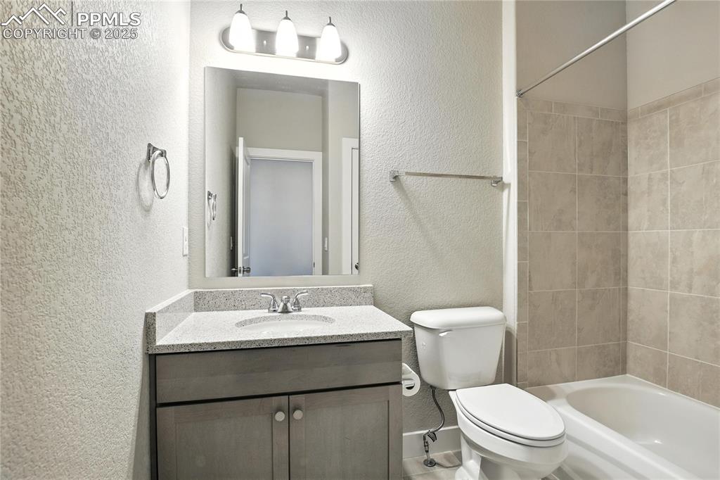 Image 12 of 38: Bathroom