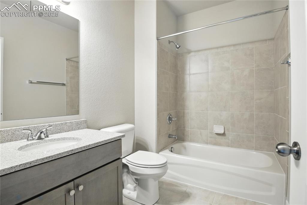 Image 32 of 38: Bathroom