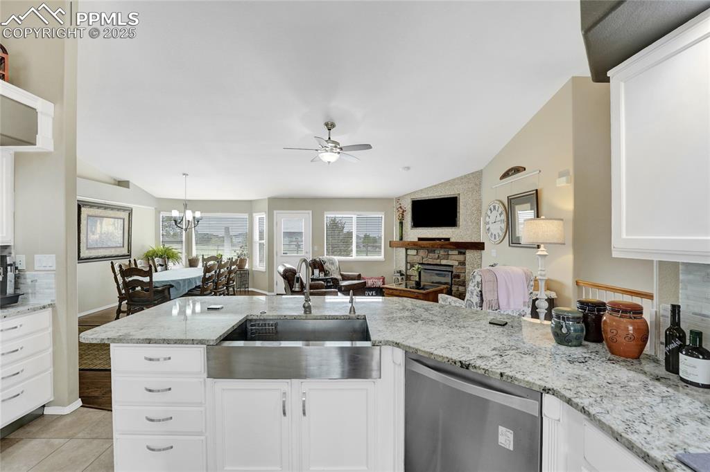 Image 11 of 43: Kitchen