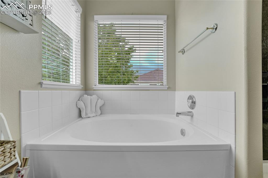 Image 16 of 43: Bathroom