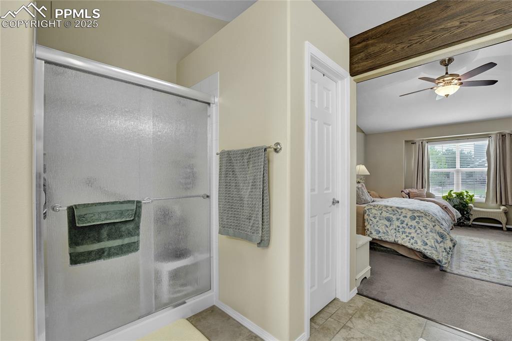 Image 17 of 43: Bathroom