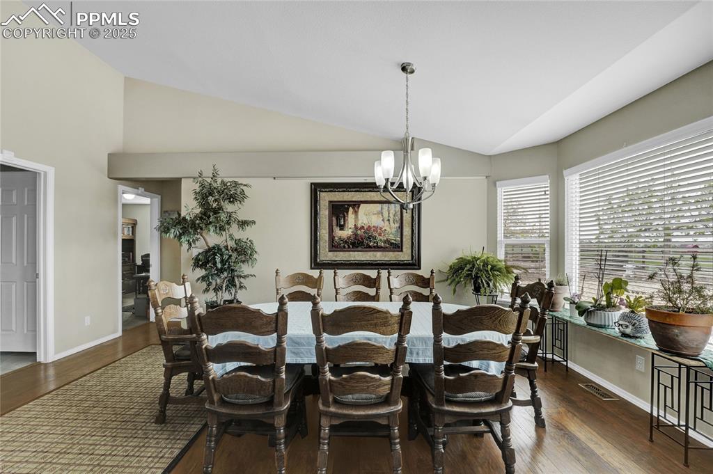 Image 7 of 43: Dining Area