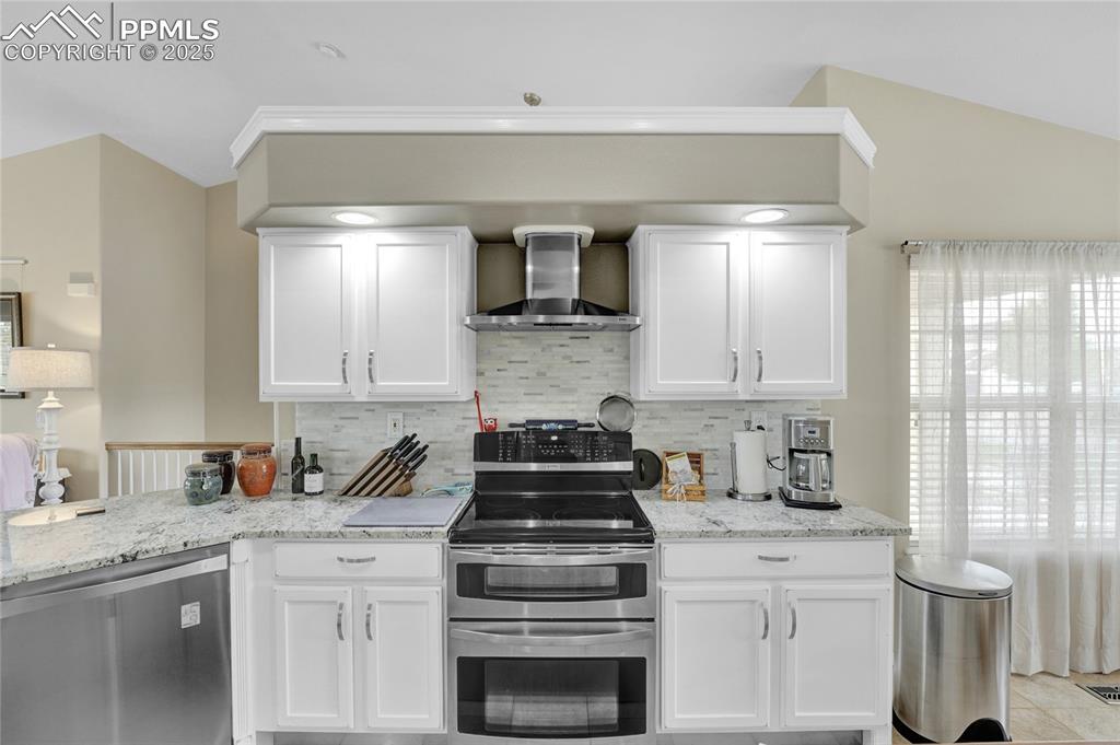 Image 9 of 43: Kitchen