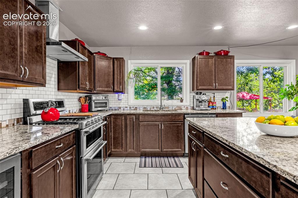 Image 10 of 46: Kitchen