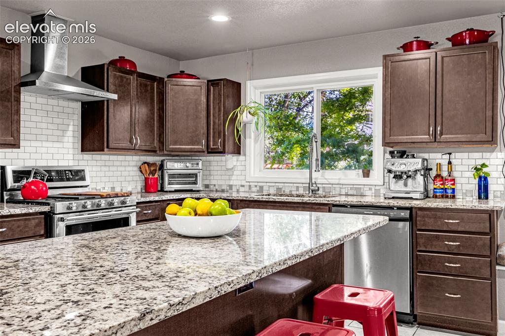 Image 9 of 46: Kitchen