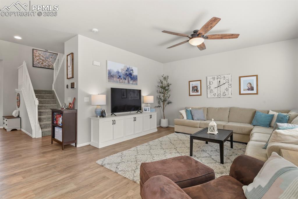 Image 14 of 40: Living Room