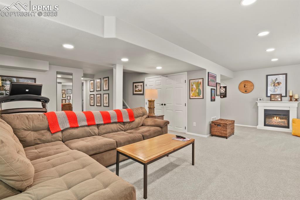 Image 22 of 40: Family Room