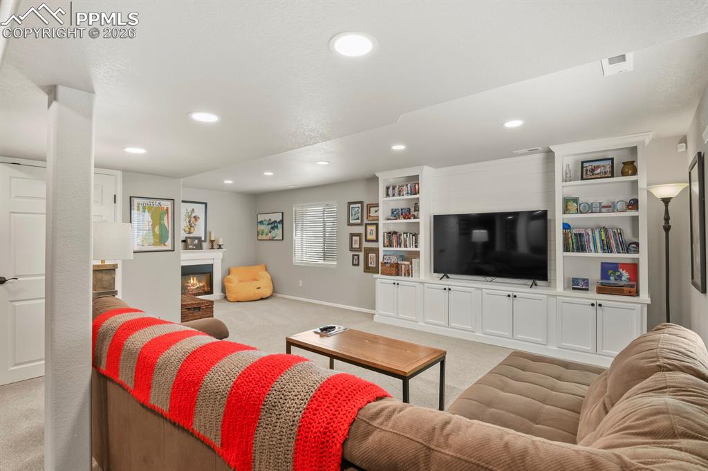 Image 23 of 40: Family Room