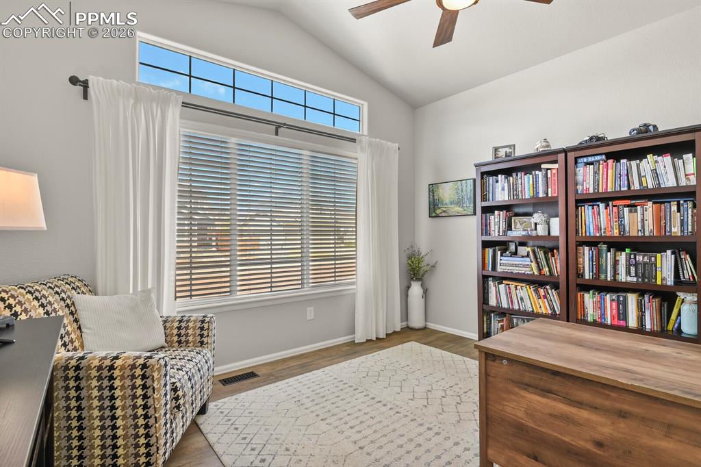 Image 4 of 40: Office