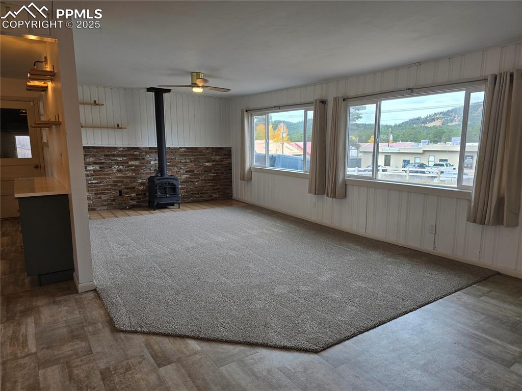 Image 4 of 30: Living Room