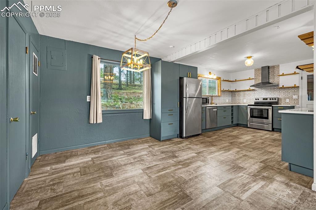 Image 8 of 30: Kitchen