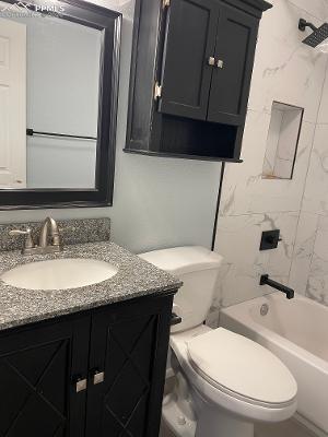 Image 20 of 28: Upstairs full bathroom